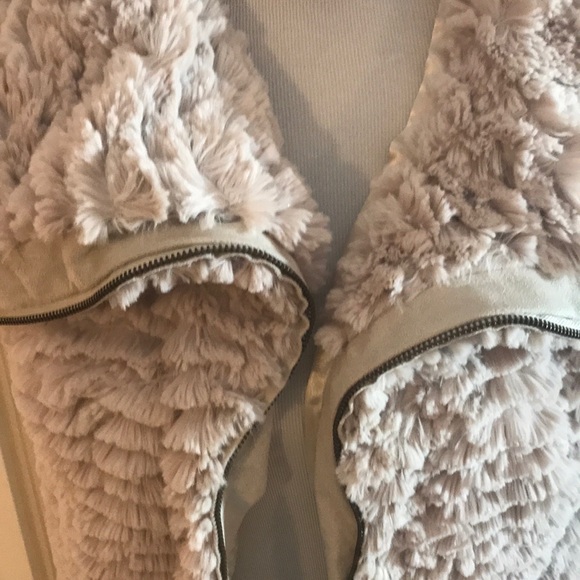 Kate & Mallory Super soft faux fur vest - Picture 2 of 3